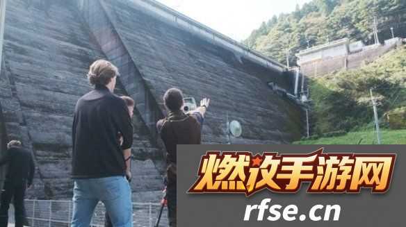 日本佐贺水库大坝惊现哥斯拉壁画!看似天成实际人为